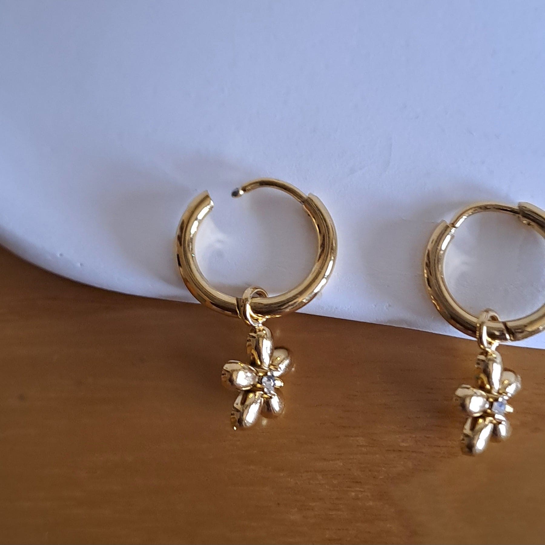 Orecchini con pendente a forma di fiore - C&G di Caprice Toungui